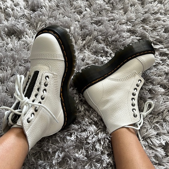 BNWB White Dr. Martens Sinclair Boots - Picture 6 of 14